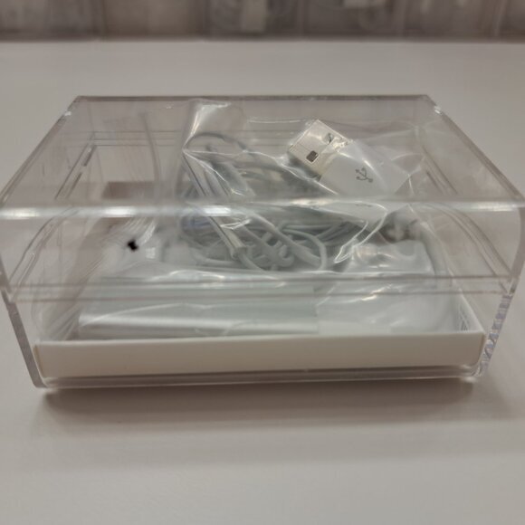 1X Apple IPod Shuffle 3rd Generation Silver 2gb Very Good To Like New - Picture 5 of 16